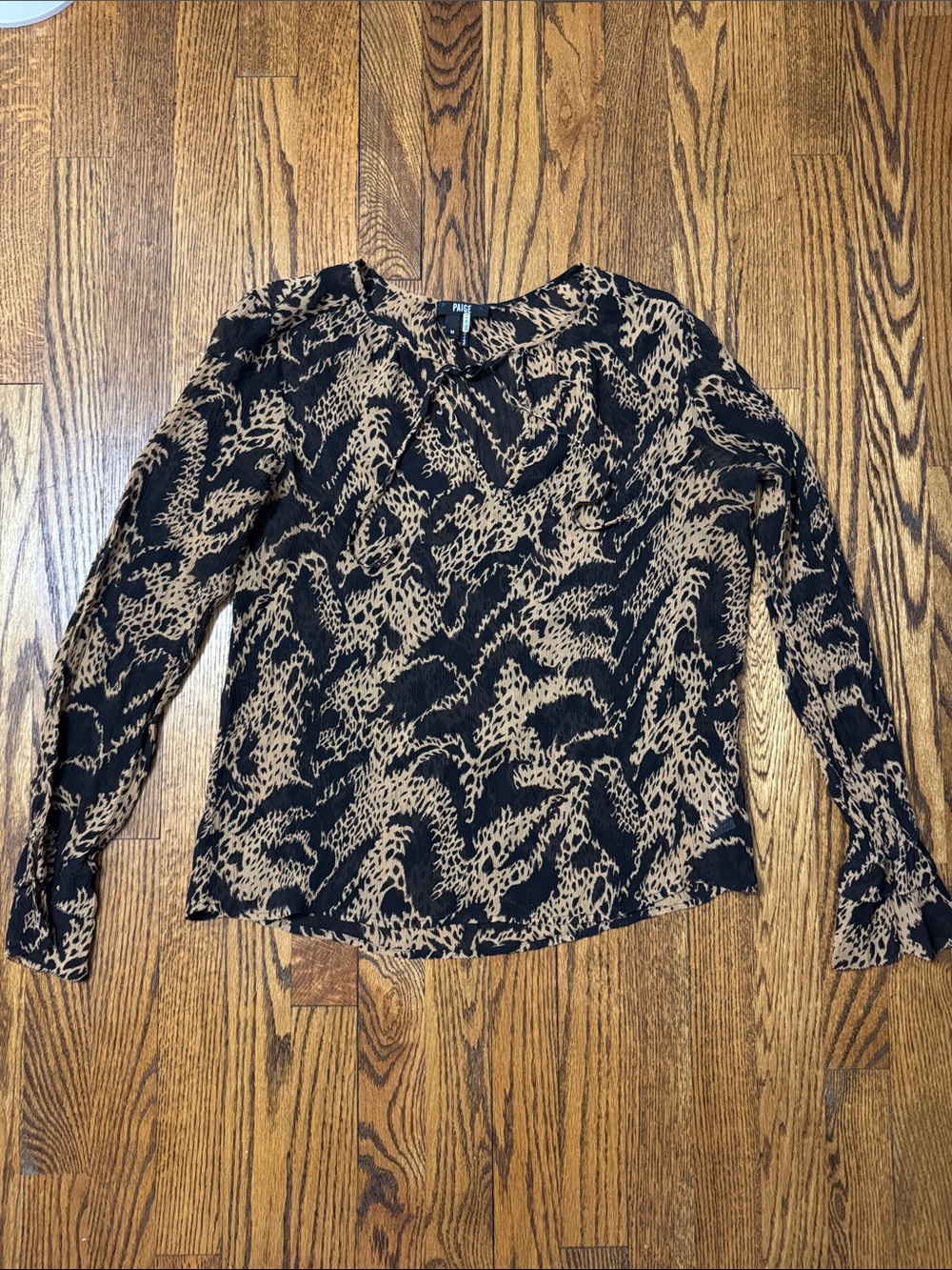 PAIGE 100% Silk Animal Print Blouse Medium Black Tan Tie Neck Ruffle Cuffs - Picture 3 of 8